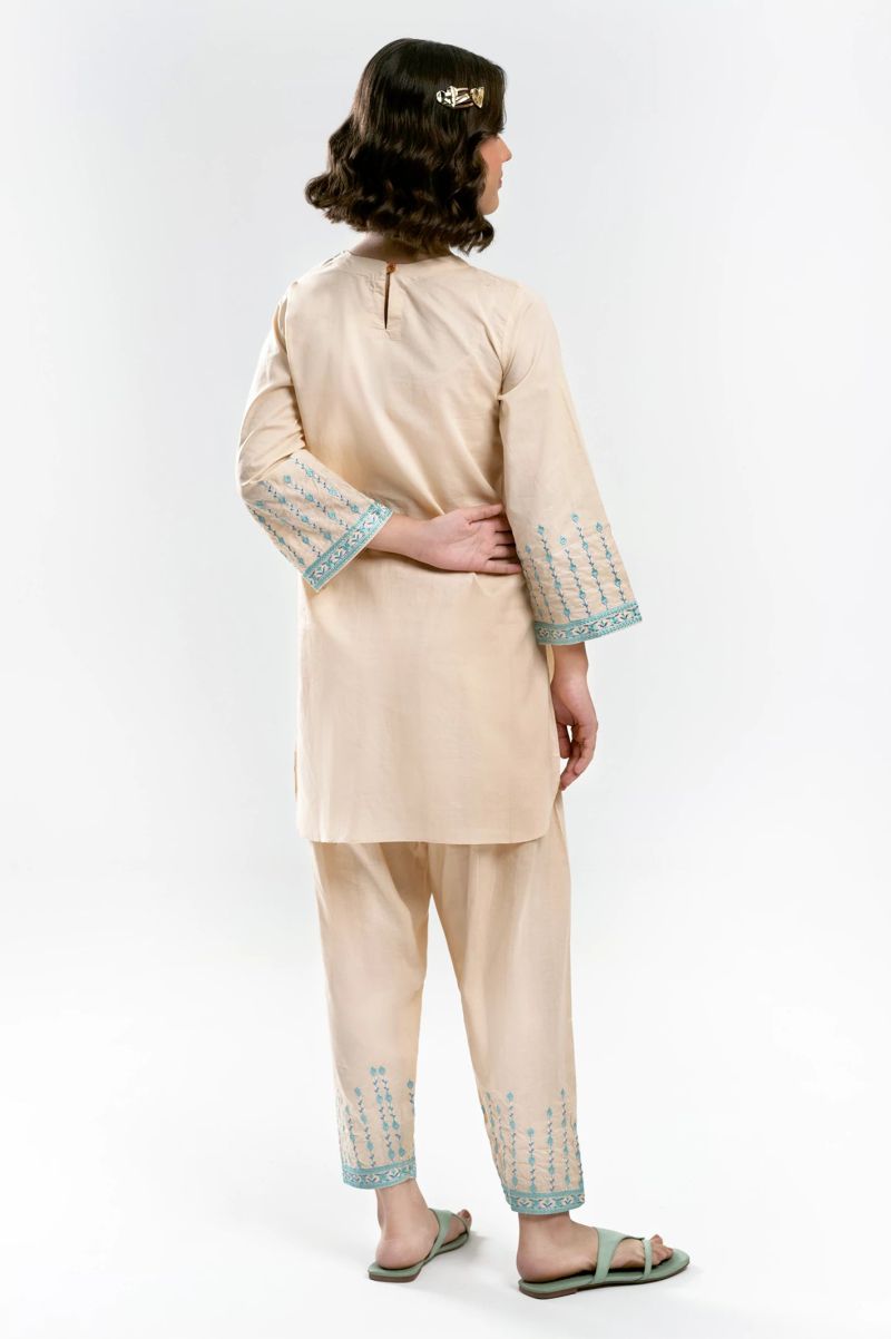KCDN00778_3.jpg